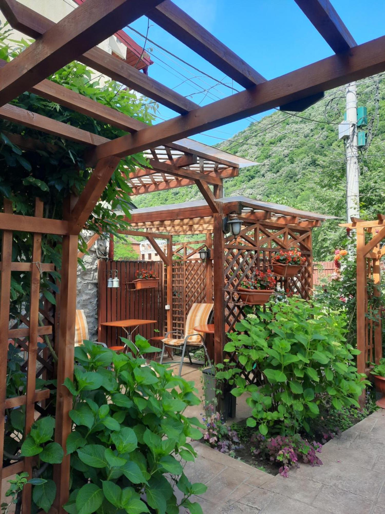 Pension Eden Băile Herculane Buitenkant foto